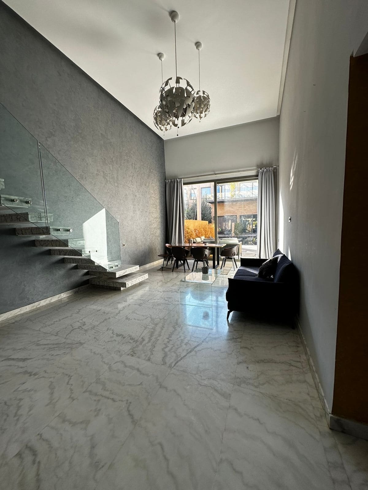 Magnifique villa à vendre sur la Route de Ouarzazate – Proche de l'École Américaine