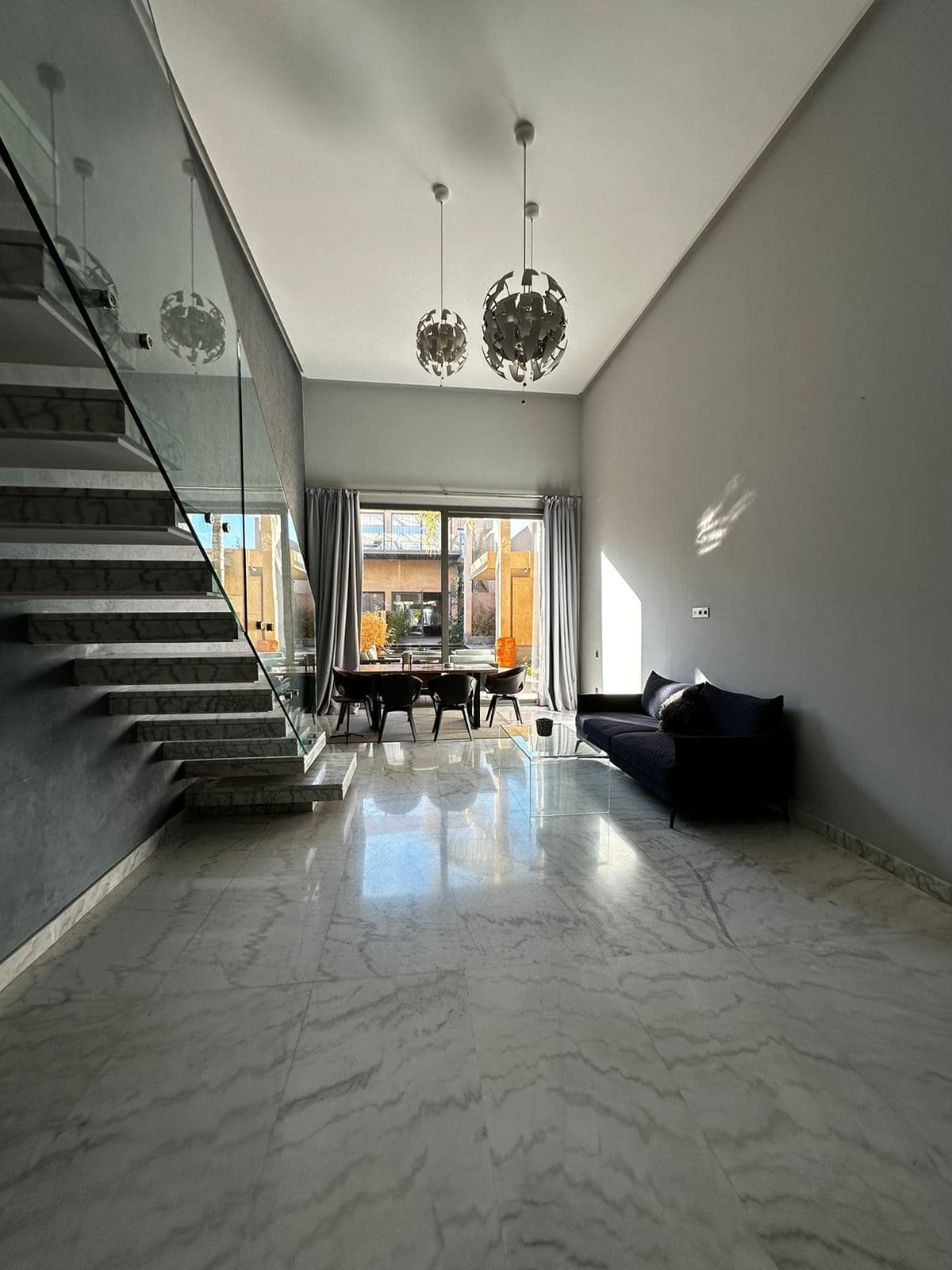 Magnifique villa à vendre sur la Route de Ouarzazate – Proche de l'École Américaine