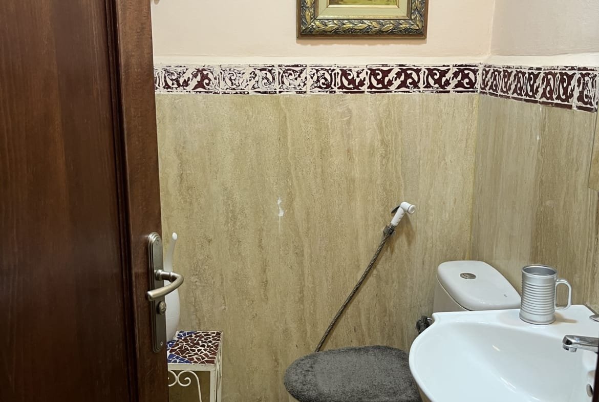 À Vendre : Bel Appartement avec Terrasse et Place de Parking à Majorelle, Marrakech