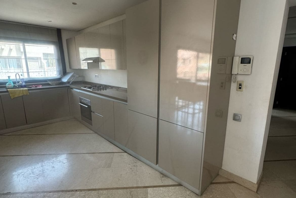 À Vendre : Magnifique Appartement Meublé à Carré Eden – Gueliz