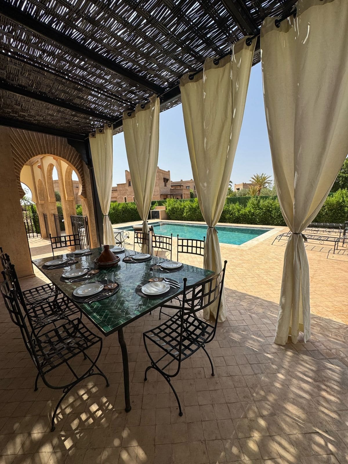 Villa meublée avec piscine à louer Route de Fez